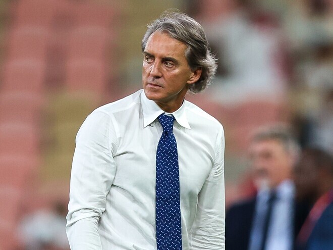 セール中…ロベルト・マンチーニ直筆サイン入り超大型写真…イタリア代表… gettyimages-1324568390.jpg?
