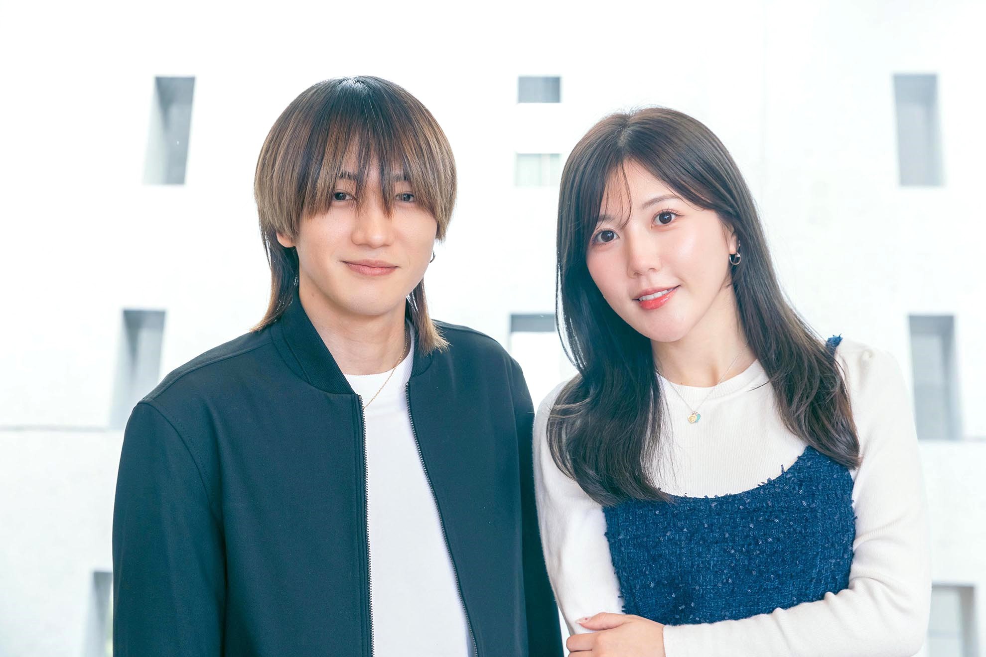 駿河屋 - 【買取】宮崎美穂/バストアップ・右手胸元/劇場
