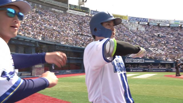 DeNA・佐野恵太が大暴れ ここまでの3点は全て佐野恵太のバット