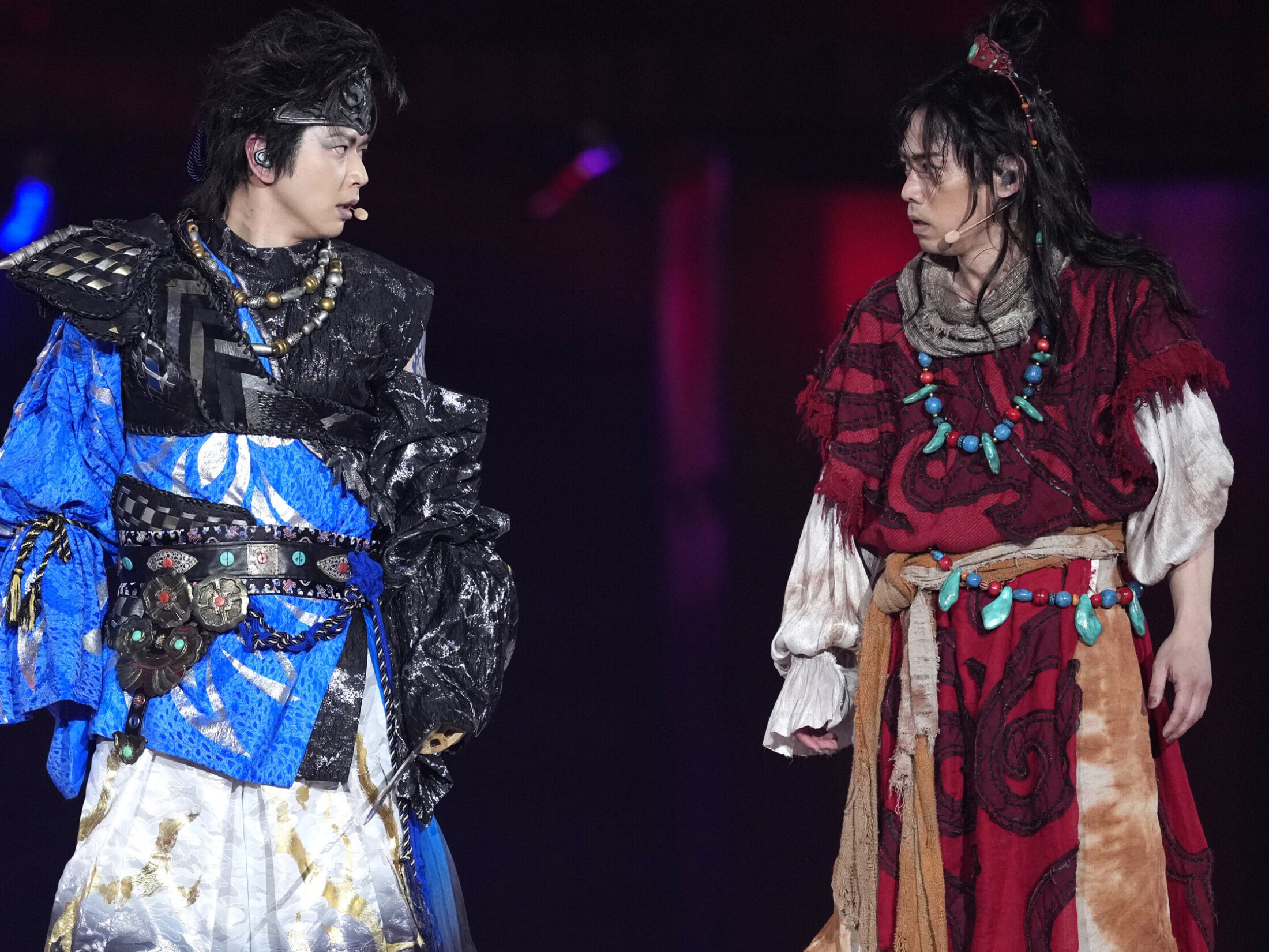 髙橋大輔 〜栄光の軌跡〜＆氷艶写真集２冊　特製ケース付 LUXE」新CM 髙橋大輔が光の王子として氷の上に降臨！ | GO☆DAISUKE