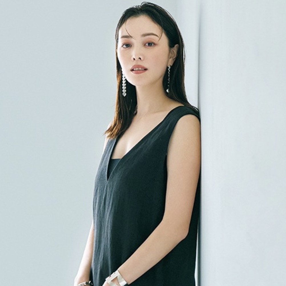 蛯原友里　えびちゃん着用　ダイアンフォンファスティングバーグ　ラップワンピース 20250705-00000033-magacol-000-