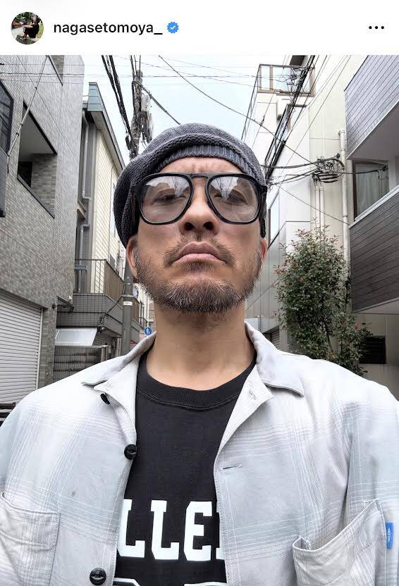 ローアングルから渋くキメた自撮りが話題！5年前に人気グループ脱退